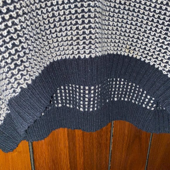 Forever 21 Cropped Sweater - Size S - Black and White - Picture 4 of 4